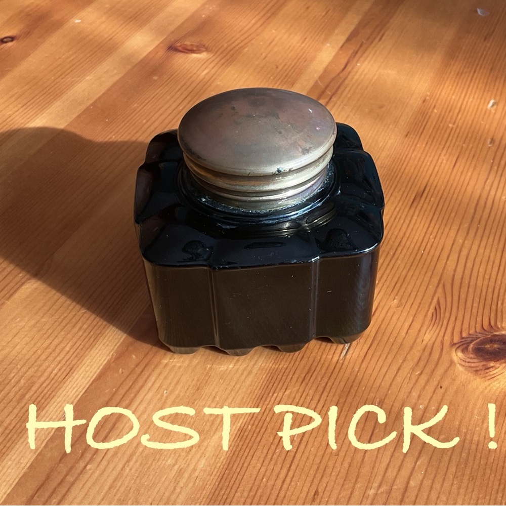 ANTIQUE EMERALD GREEN GLASS INKWELL BRASS CAP VERY SCARCE TO FIND!